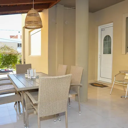 Eva's Garden House فيلة إياليسوس